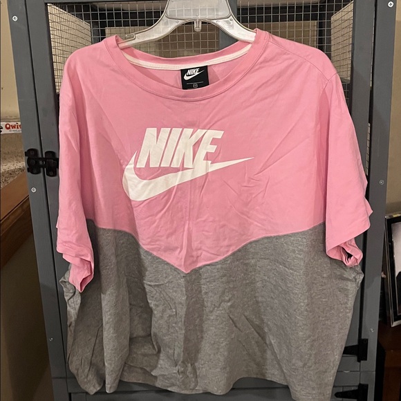 Nike Pink Tee with White Logo - Picture 1 of 3